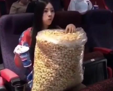 娱乐吃瓜姐崩爆米花  第2张